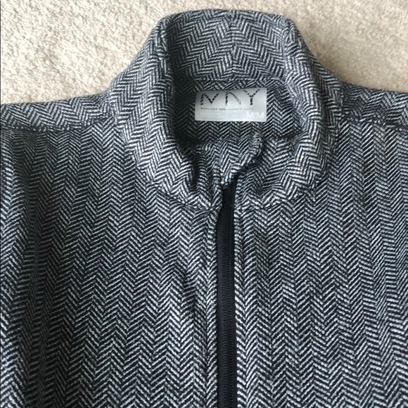 Zip up - Picture 3 of 4